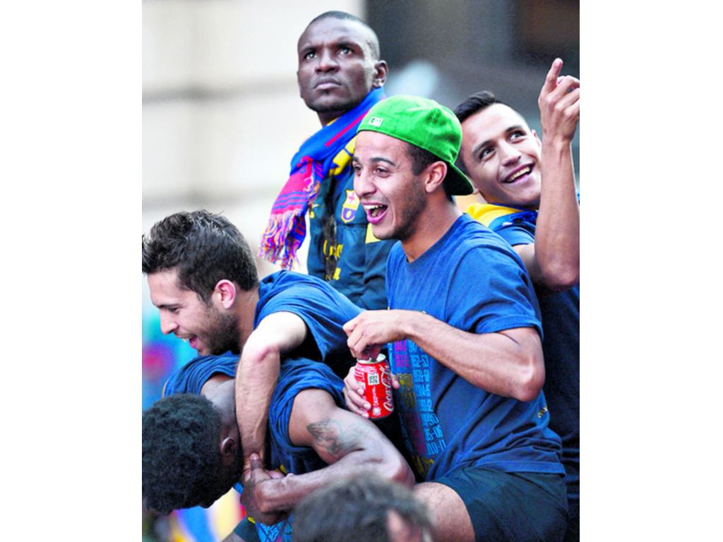 Una verdadera fiesta vivieron los futbolistas del Barcelona.(AP)