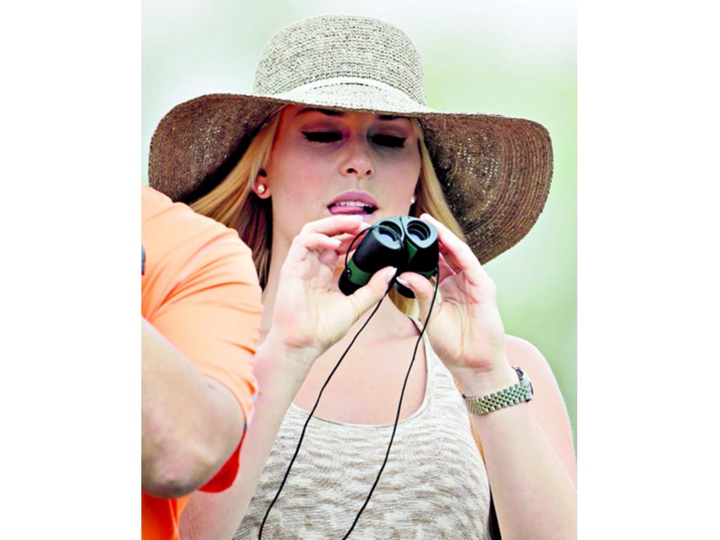Lindsey Vonn observa el recorrido de su novio Tiger Woods.(AP)