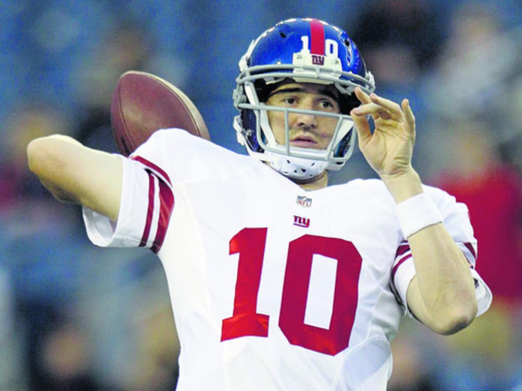 Hakeem Nicks (d) celebra con su compañero Louis Murphy (i).(AP )