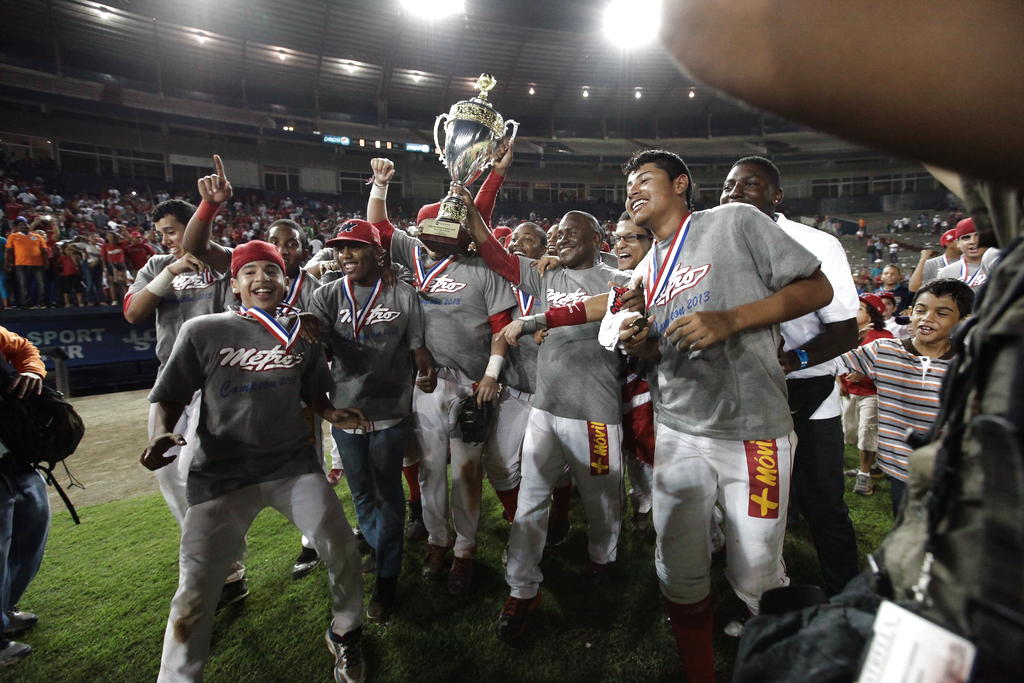 Panamá Metro celebra su campeonato del béisbol juvenil 2013. Foto/Anayansi Gamez. <br>