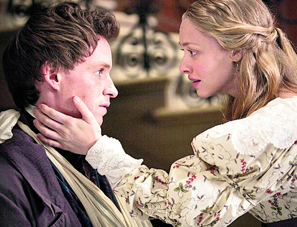 Marius y Cosette, quien ya es adolescente, empieza a sentir un amor sin límites por él.()