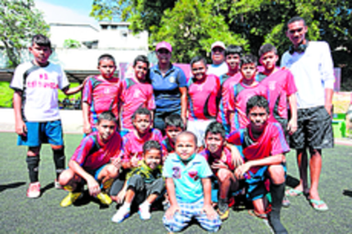 Este equipo (sub-11) está dirigido por la subteniente Maribel Arango, quien con mucho esfuerzo los ha llevado a coronarse bicampeones tras ganar los torneos Apertura y Clausura 2013.(Academia Tocumen FC)