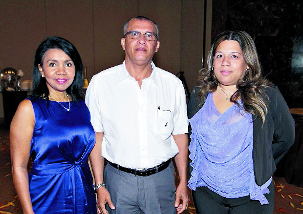 3. Sonia Sevilla, Héctor Acevedo y Vanessa Peñalba.