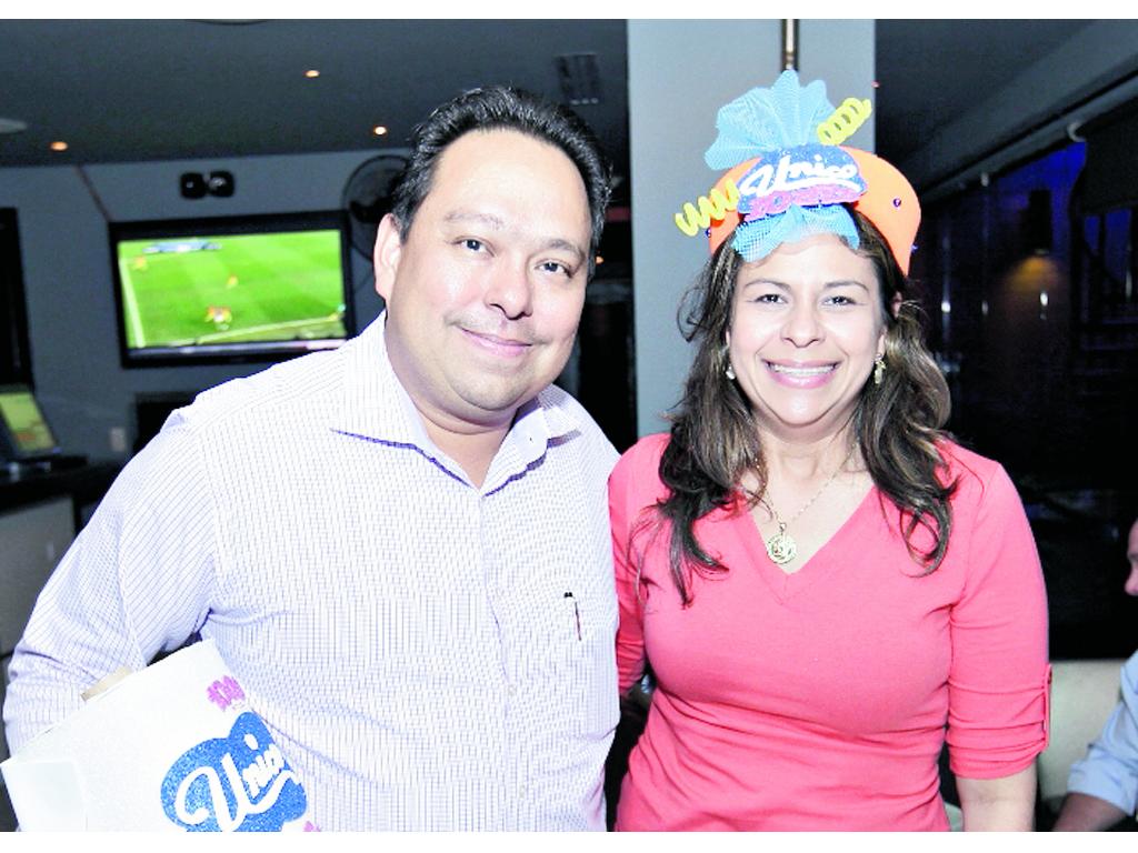 5. Jorge Kam y Gabriela Adames.