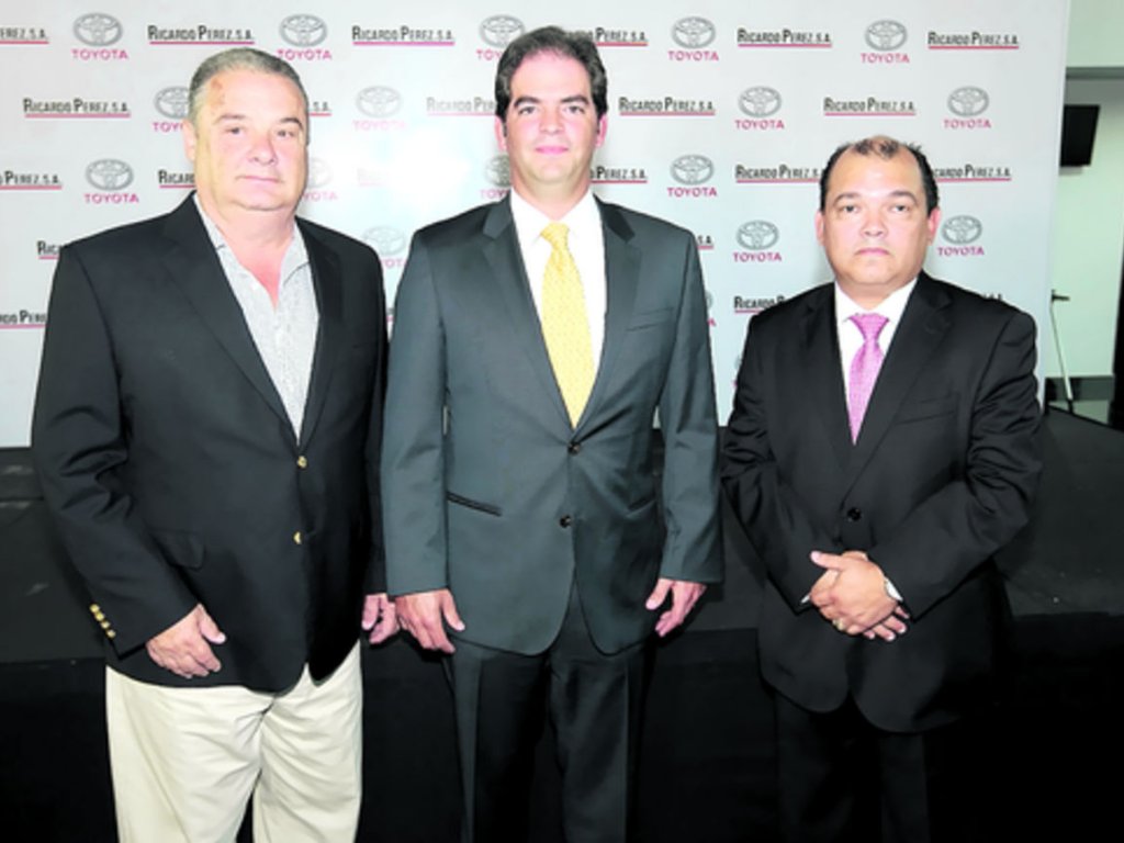 3. Bolívar Herrera, Mónica Carrera y Rodolfo Guillén.
