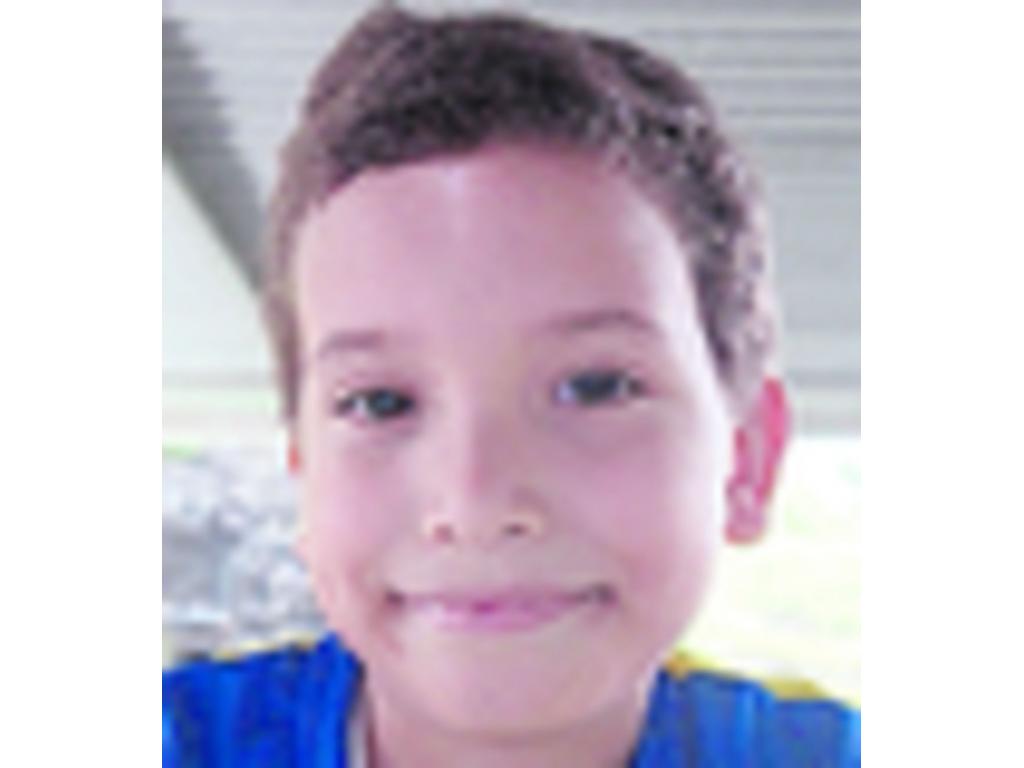 Me gusta practicar siempre y jugar fútbol con todos mis amigos y aprender a patear y pasar, cooperar en todo lo que se pueda.