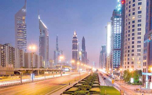 <p>Desarrollo. El transitado y futurista Paseo Jeque Zayed, es una atracción.</p>