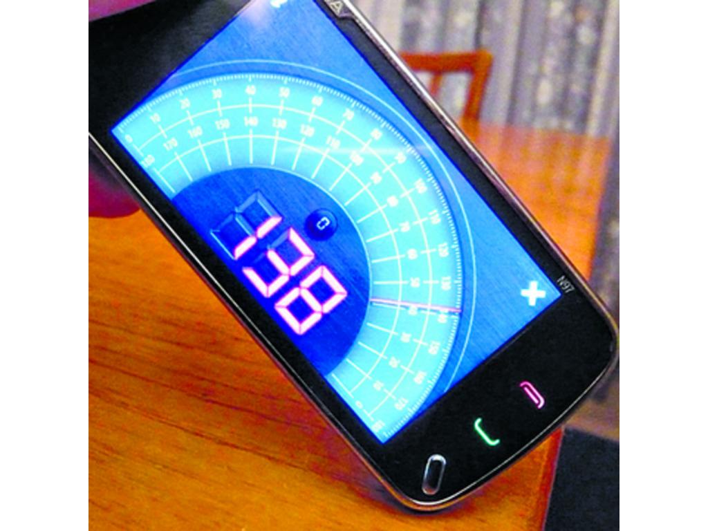 Angle Meter. Permite medir el ángulo o inclinación de cualquier rampa, pilar, barandilla, etc. Definitivamente es la versión mejorada del transportador de ángulos que usamos en el colegio.
