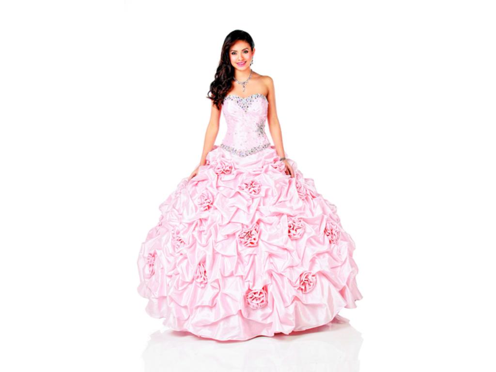 Sin lugar a dudas el turquesa es uno de los colores icónicos de estos vestidos. Muy angelical, elegante y soñador para lucir como Cenicienta.