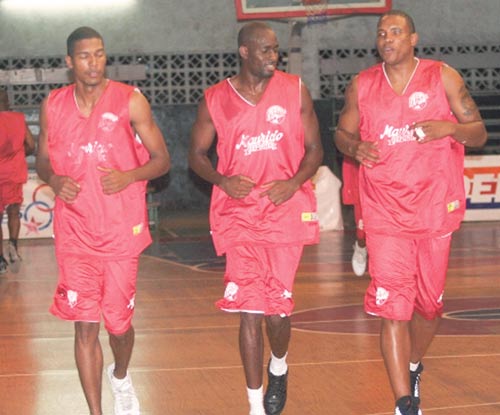 <p>Jugadores. Lloreda (der.) es uno de los llamados.</p>