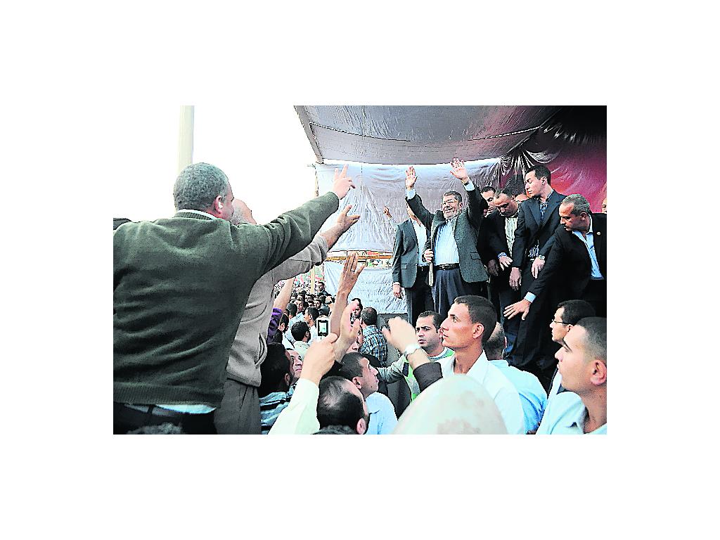 Criterio. Otros grupos apoyan la decisión del presidente egipcio Mohamed Morsi.(AP)