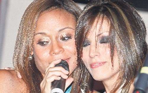 <p>Las divas se conocen desde hace muchos años, y tienen toda la vida cantando juntas, por lo cual logran compenetrarse para dar lo mejor de ambas en el escenario al momento de unir sus voces e interpretar sus éxitos. No descartan repetir la hazaña. </p