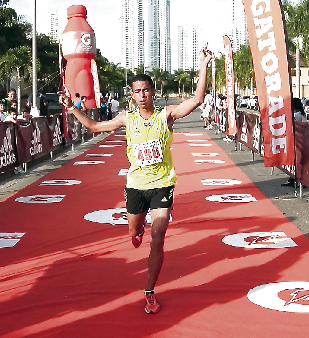 Triunfo. Armando Solano fue el ganador de los 5 kilómetros(ANAYANSI GAMEZ)