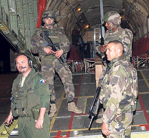 <p>Bajan equipo pesado.</p>