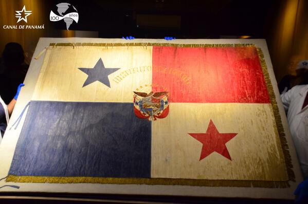 Bandera Nacional del 9 de Enero restaurada. Forto/@canaldepanama<br><br>