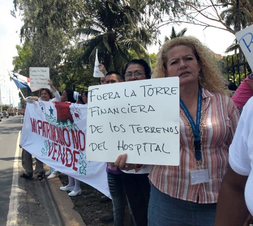 <p>Rechazo. Protesta de personal y usuarios del HST.</p>