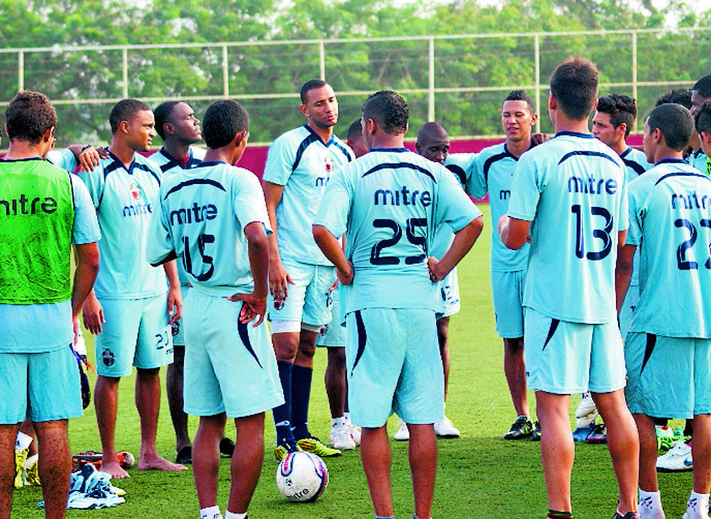 Entreno. El equipo realizó ayer trabajos de definición.(Jaime Chávez)