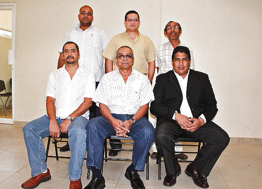 Directiva. Jesús Rosales (centro-abajo)(Archivo)