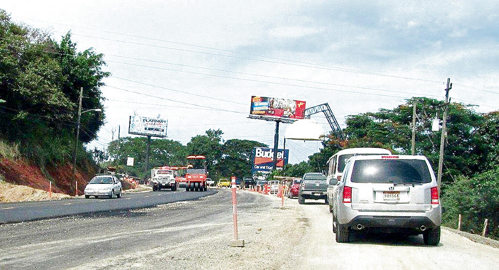 Compactación.Trabajan con capa base en varios sectores.(Elsa González)