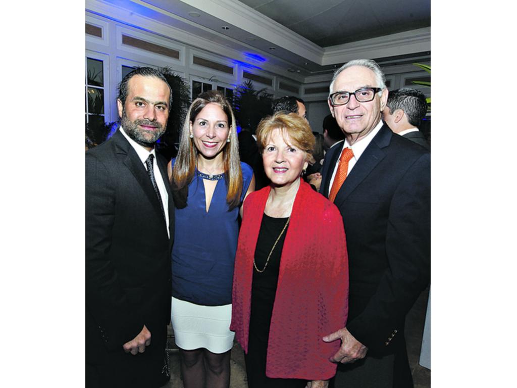 13. Ricardo Chanis, Yoliana de Chanis, Margotita de Corcione y Giuseppe Corcione.