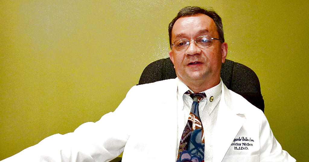 Preocupación. Edgardo De Lasera, vigila a pacientes.()