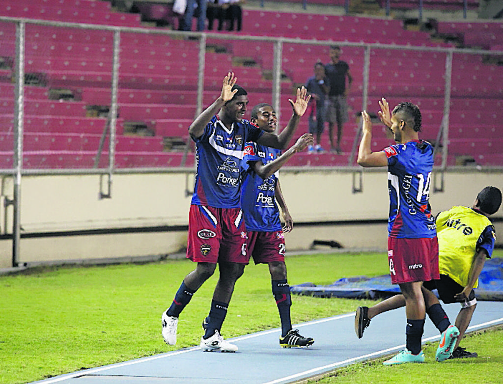 Empate. Plaza Amador inició el torneo con una igualada.(Anayansi Gamez)