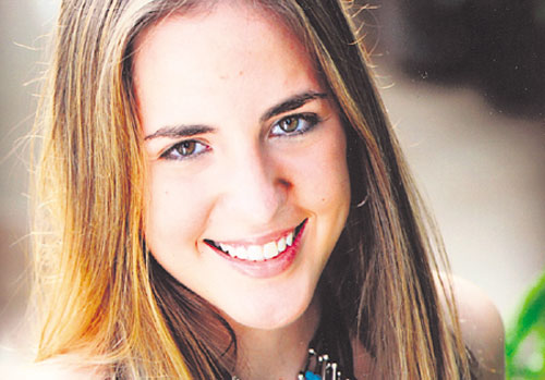 <p>La jovial y encantadora Isabel engalanará la Terraza del Mar del Sur del Club Unión el próximo 2 de julio, cuando se realice el Festival de Debutantes 2011, organizado por las Damas Guadalupanas. Sus padres son Manuel López Arango y Marianela Gonzál