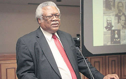 <p>El magistrado Harley Mitchell, quien en ese entonces era el presidente de la CSJ, presentó el proyecto de ley que regula la carrera judicial.</p>