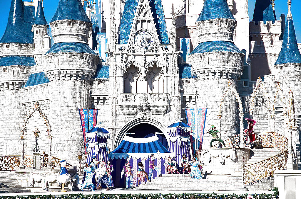 Ícono. El Castillo de la Cenicienta es el mayor atractivo de Magic Kingdom.(Jorge Royan/Wikimedia Commons.)