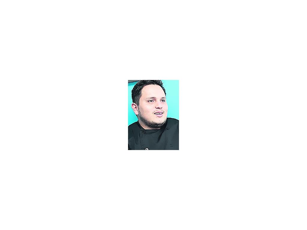 Adolfo Aguilar: A los jugadores se les sirve estilo buffet, siempre tiene que haber muchas frutas picadas, jugos, yogur y ensaladas.()