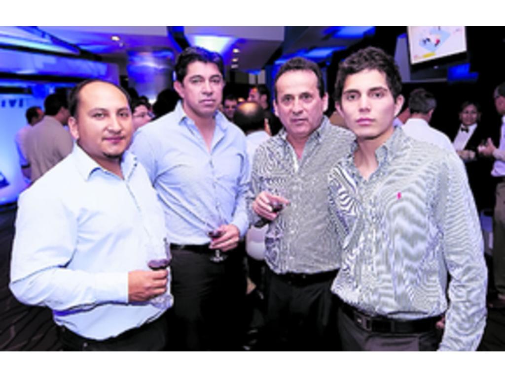 4. Andrés Rosero, Guillermo Bravo, Galo Almendavis y Cristian Almendavis.