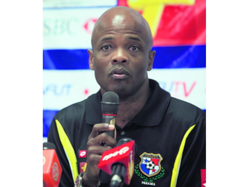 Julio Dely Valdés, técnico de la Roja, durante la conferencia de ayer(Alberto Ortega)