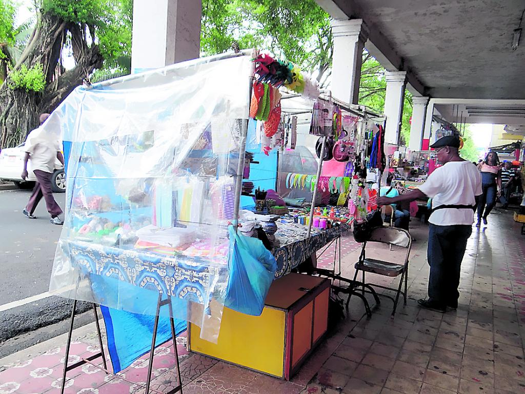 Trabajo.Tienen que laborar largas horas.(DELFIA CORTEZ)