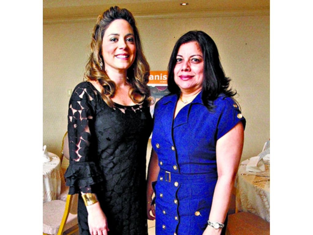 11. Mylena Martinelli y Adelina de Arias.
