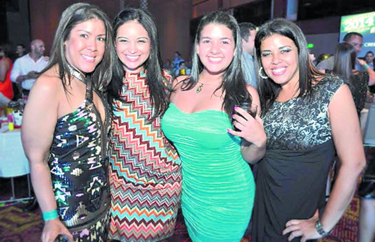 2. Marianne Robinson, Gloria Ibelis de León, Lorell Ponce y Julissa Navarro.