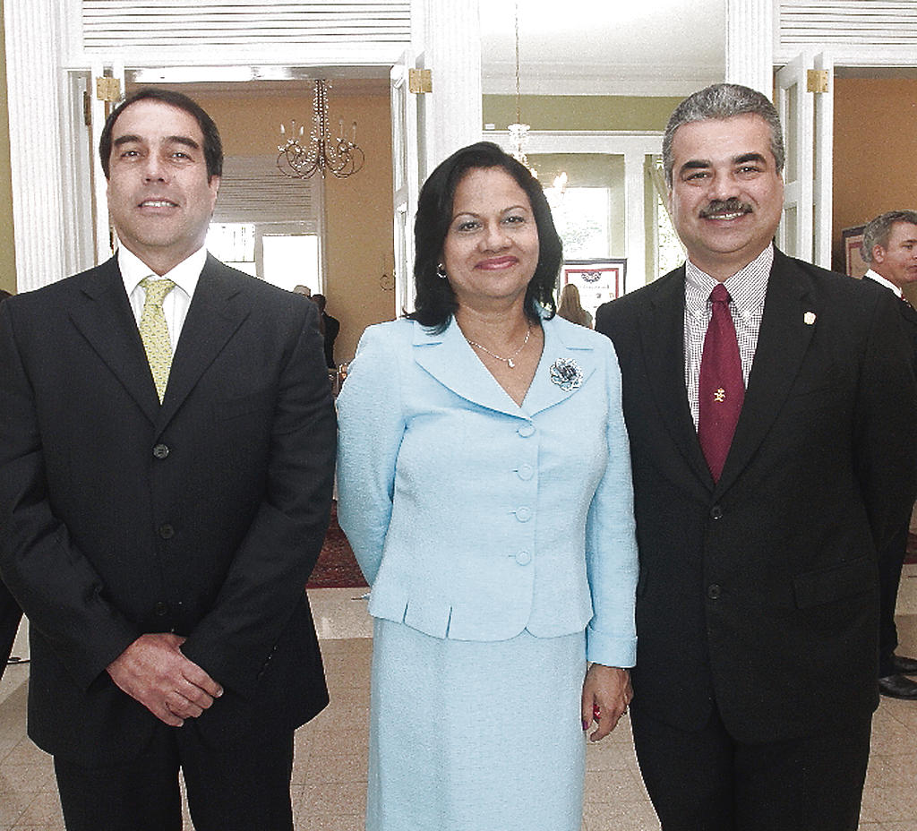 Juan Carlos Pino, Gioconda de Bianchini y Fernando Carrillo.()