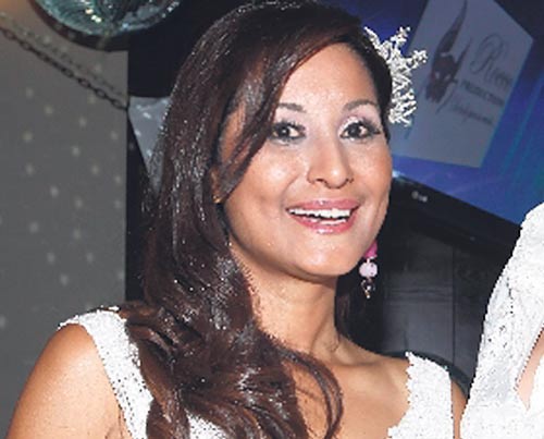 <p>La organización de Miss Universo anunció que Horacio Prado es el encargado de diseñar las coronas de Miss Universo y Miss Mundo 2011. Las joyas están valoradas en más de $25 mil cada una. Los trajes de fantasía se exhibirán en Dorians de Albrook.</p>