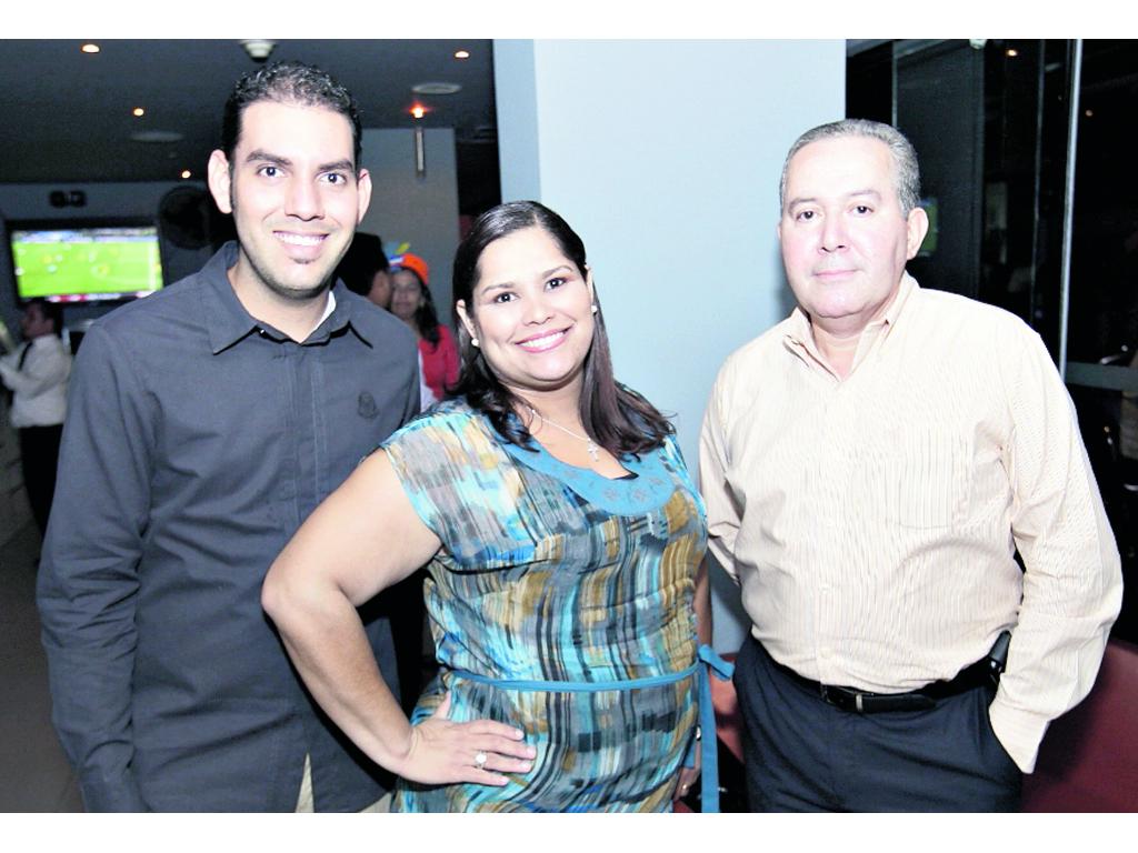 2. Franklin Núñez, Princesa Ávila y Rubén López.