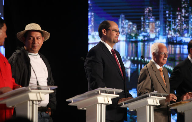 Los candidato independientes presentaron sus propuestas. Foto/Carlos Lemos