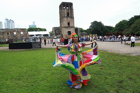 ¿Quién dijo que la celebración de los 500 años de fundación de la Ciudad de Panamá se acabó? Continúa. Esta vez, en la Semana del Libro. Están invitados. Foto: Anayansi Gamez. ¿Quién dijo que la celebración de los 500 años de fundación de la Ciudad de Panamá se acabó? Continúa. Esta vez, en la Semana del Libro. Están invitados. Foto: Anayansi Gamez.