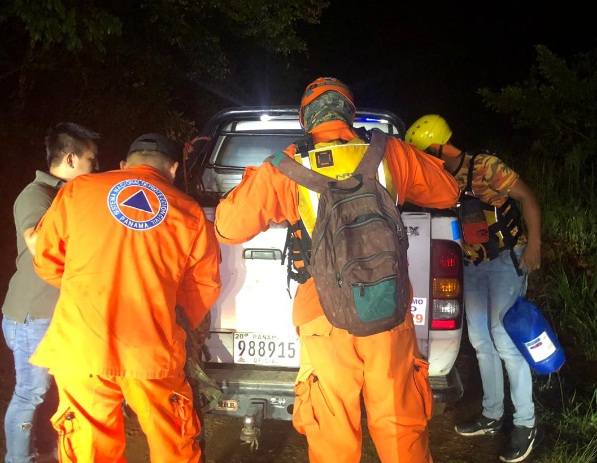 El grupo prepara todo para buscar a las nueve personas desorientadas. Foto/Sinaproc El grupo prepara todo para buscar a las nueve personas desorientadas. Foto/Sinaproc