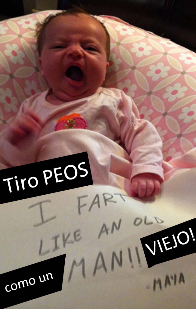 Bebé con letrero de su hábito cómico