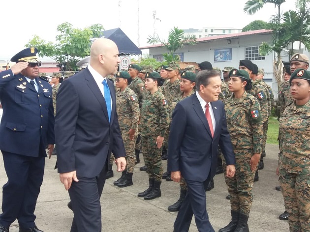 La ceremonia de cambio de mando se llevó a cabo en la sede de Policía Nacional en Ancón. La ceremonia de cambio de mando se llevó a cabo en la sede de Policía Nacional en Ancón.