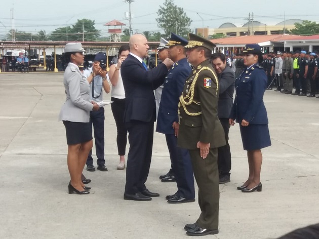 La ceremonia de cambio de mando se llevó a cabo en la sede de Policía Nacional en Ancón. La ceremonia de cambio de mando se llevó a cabo en la sede de Policía Nacional en Ancón.