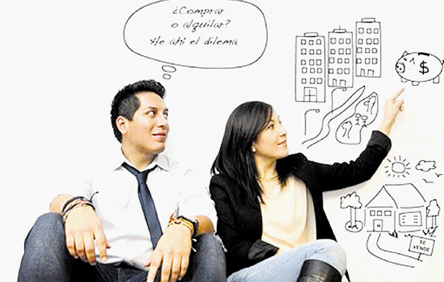 Pareja sacando cuentas de comprar un inmobiliario