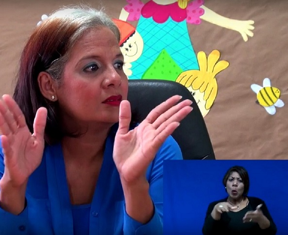 Yaribeth López, docente con discapacidad auditiva.