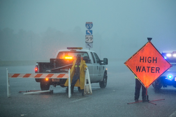 Cierran algunas carreteras importantes debido a la tormenta Imelda. FOTO/AP