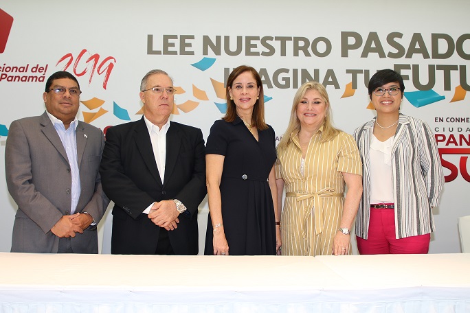 Organizadores del evento ferial y colaboradores. En esta edición de la Feria Internacional del Libro de Panamá habrá más de 30 galas literarias. Alerta a la niñez sobre el cuidado del planeta y está dedicada a los 500 años de la Ciudad de Panamá. Foto: Inac.