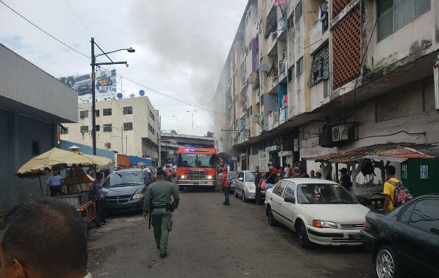 El incendio se registró en horas de la mañana de este lunes en un edificio en Calidonia.