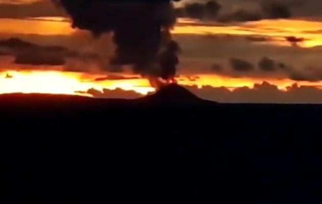 Se informó que la erupción del volcán Krakatau causó el tsunami. Foto/Twitter/ Sutopo Purwo Nugroho/@Sutopo_PN